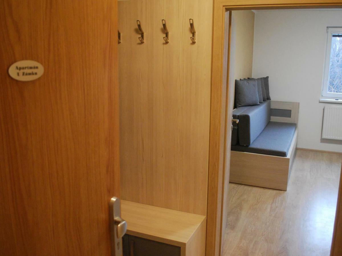 Apartman U Zamku Лоучна-над-Десноу Екстер'єр фото